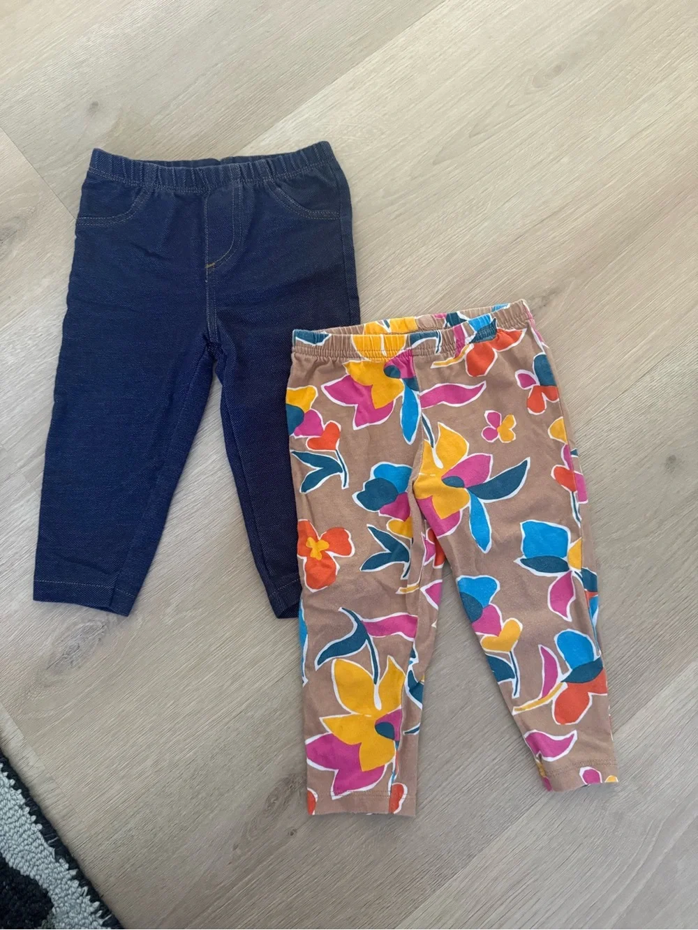 Carter’s set of 2 stretchy legging/pants